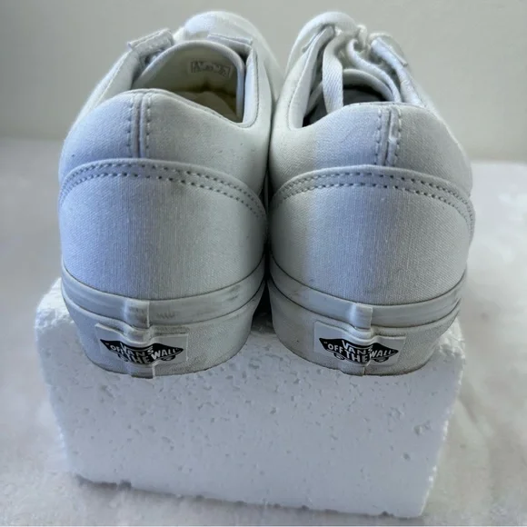 Vans Women's Size 8 Old Skool Skate Shoe White Classic Canvas Low Top Sneakers - Picture 3 of 10